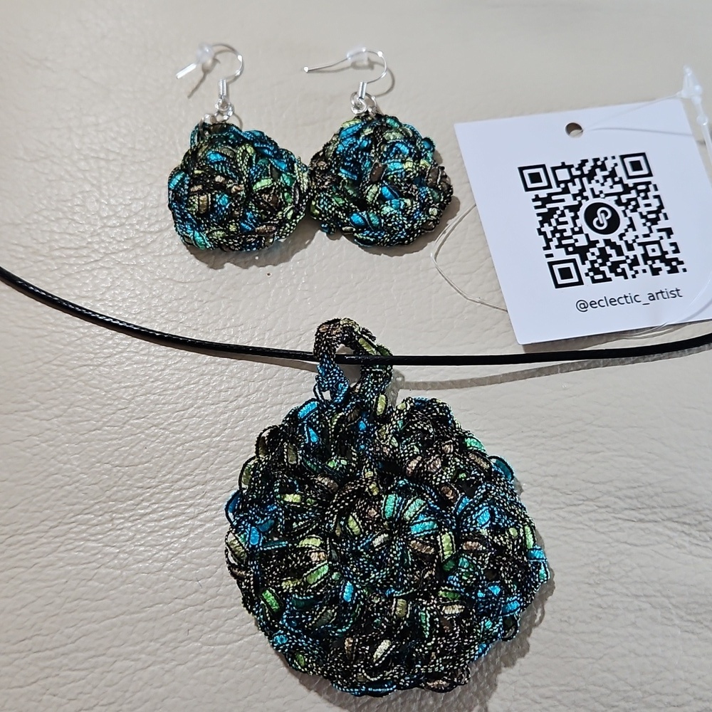 Hand Crafted Crochet Jewerly Set Earring and Necklace 3-pc Set 100% polyster - Picture 4 of 17